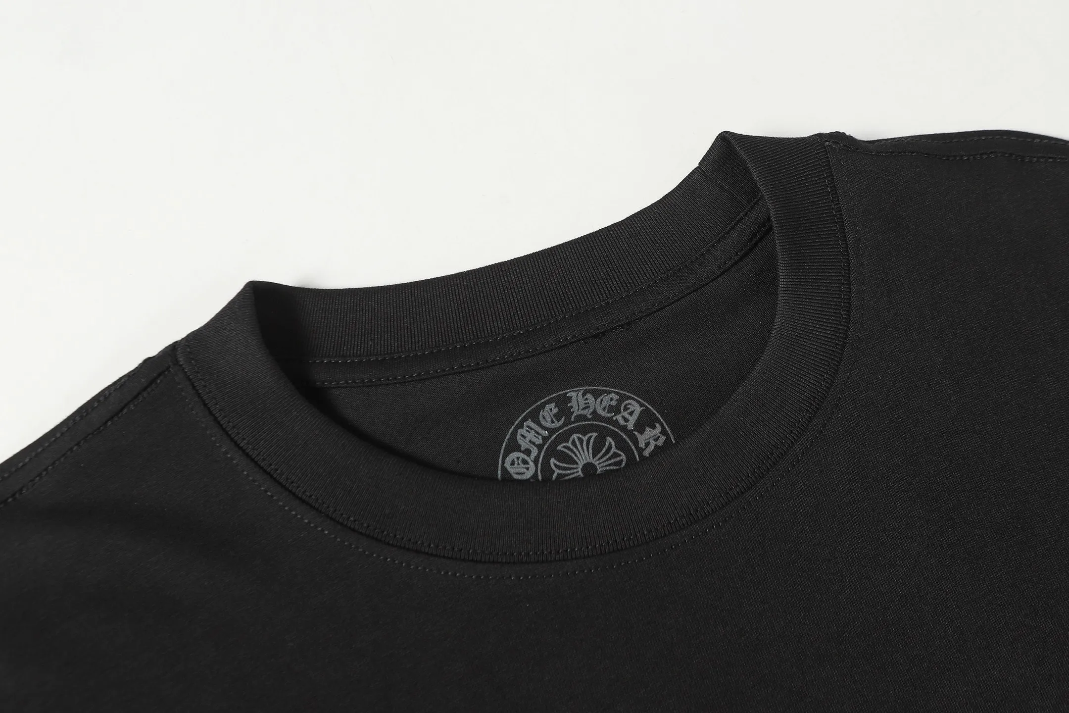 P150 Cross-border running quantity model, please do not place an order if you are pursuing quality - Chrome Hearts/Chrome Hearts colorful horseshoe printed short-sleeved T-shirt - High weight, high density and high quality. The wool is soft, delicate and skin-friendly. It feels soft and silky. It has excellent warmth and skin-friendly properties. - Custom-woven and custom-dyed, no color difference, regardless of fabric or workmanship details. Comparing with the ordinary version on the market -Colour: black white -Size: S M L XL